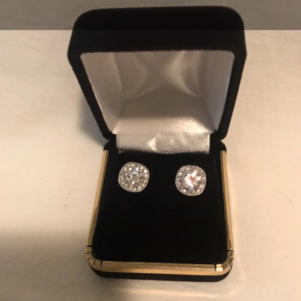 MAKE AN OFFER, NEED TO SELL!! New Cubic Zirconium Pierced Earrings